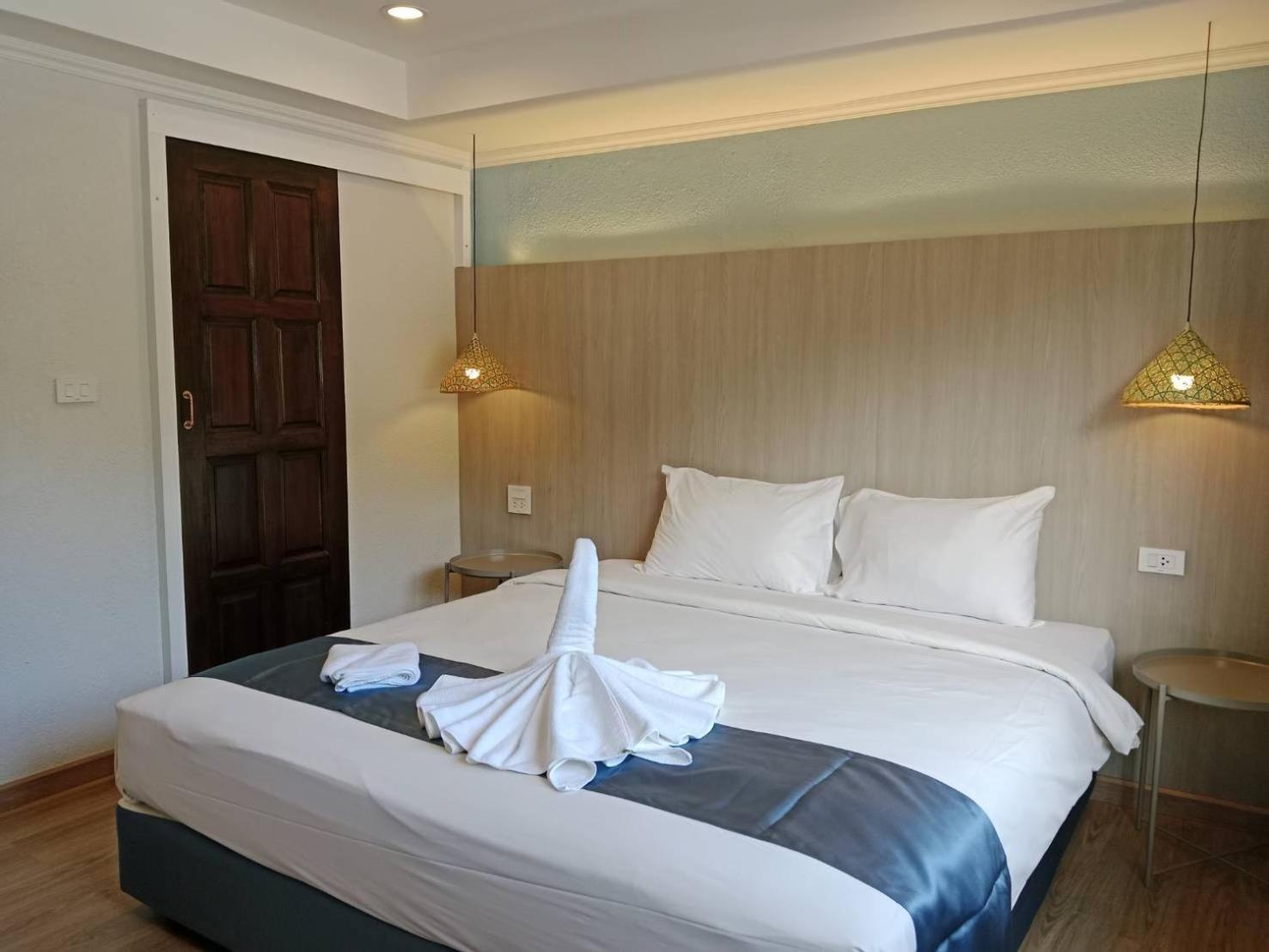 Eastique Hotel Koh Chang Trat Exterior photo