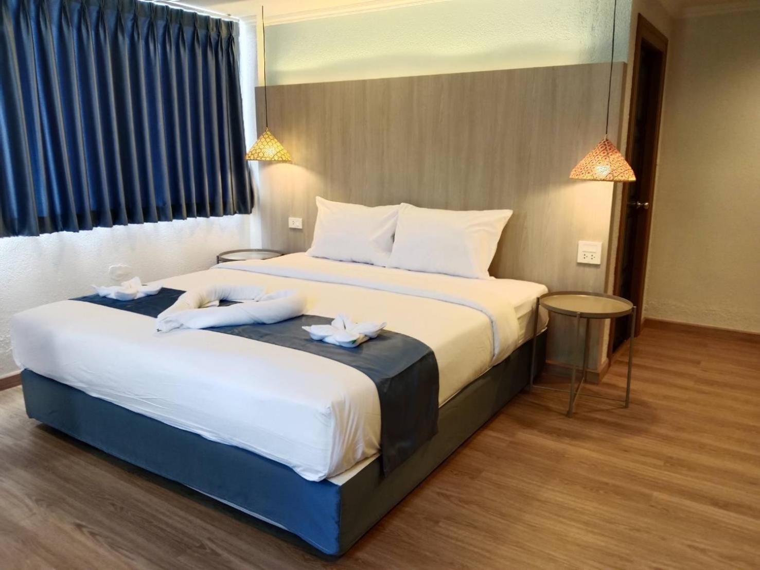 Eastique Hotel Koh Chang Trat Exterior photo